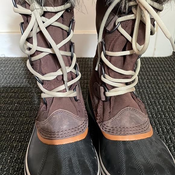 Sorel boot! Like new - Picture 4 of 6